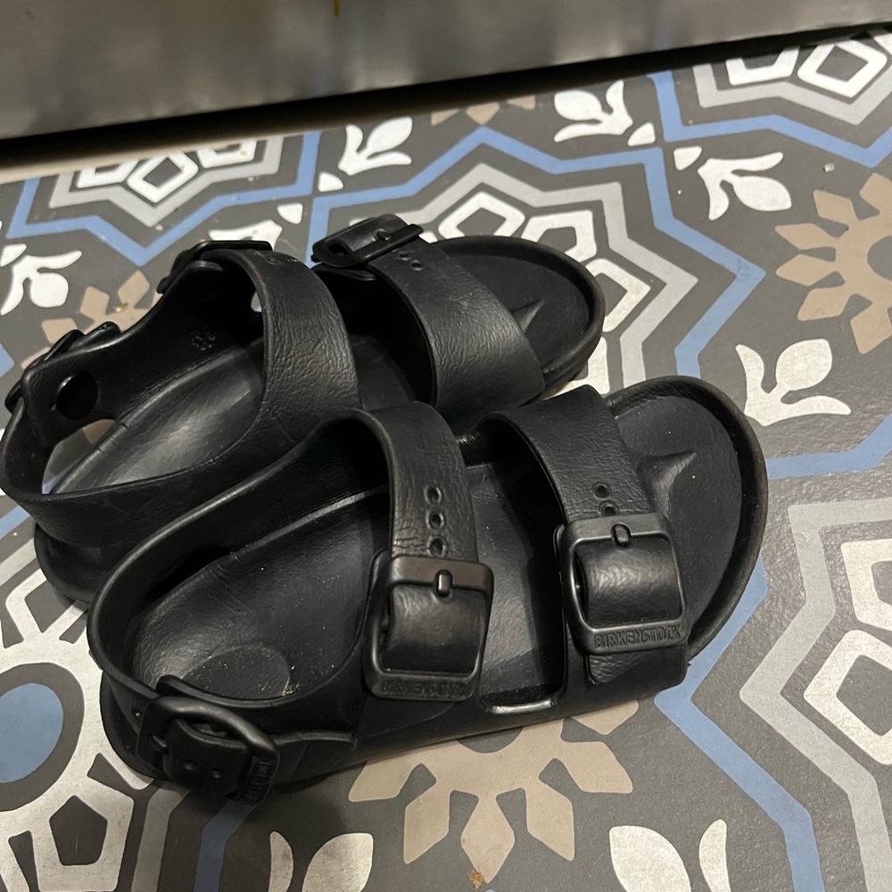 Black kids Birkenstock plastic sandals size 10( shoe conversion from 27